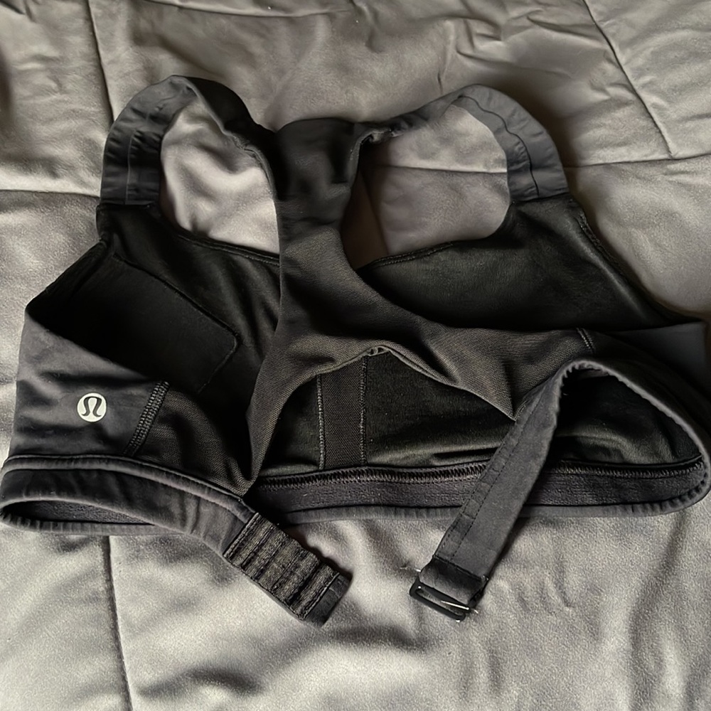 Lululemon black sports bra w/ hook size 8